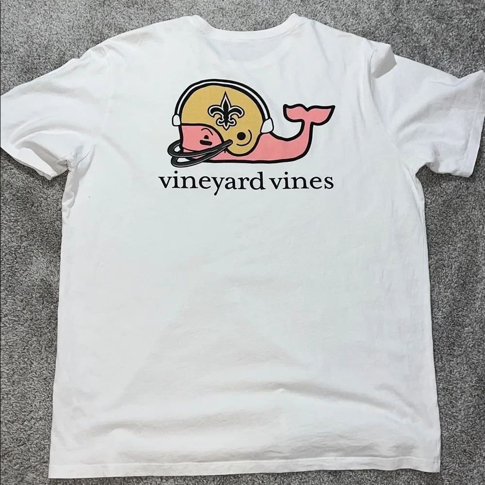 Vineyard Vines New Orleans Saints Helmet Pink Whale Print Pocket T Shirt Used L